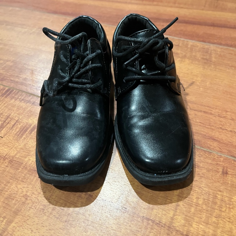 Black dress shoes
